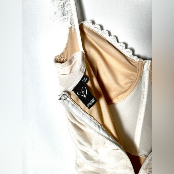 Windsor White Lace Strap Corset Mesh Mini Dress - Picture 4 of 4